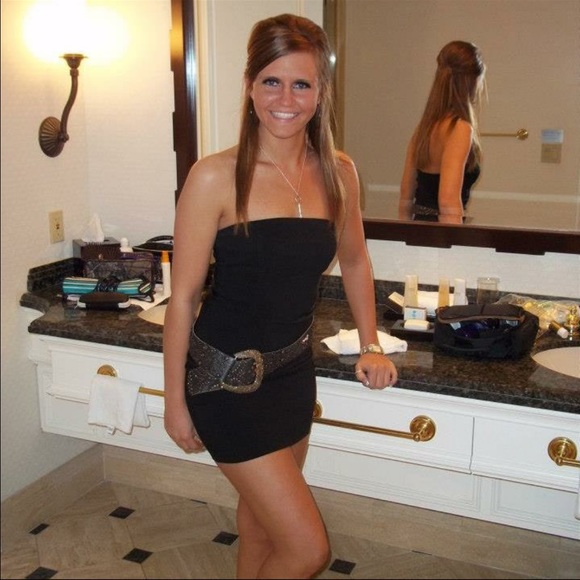 I'm hosting my first Posh Mark party!!!! Tuesday - Picture 3 of 4