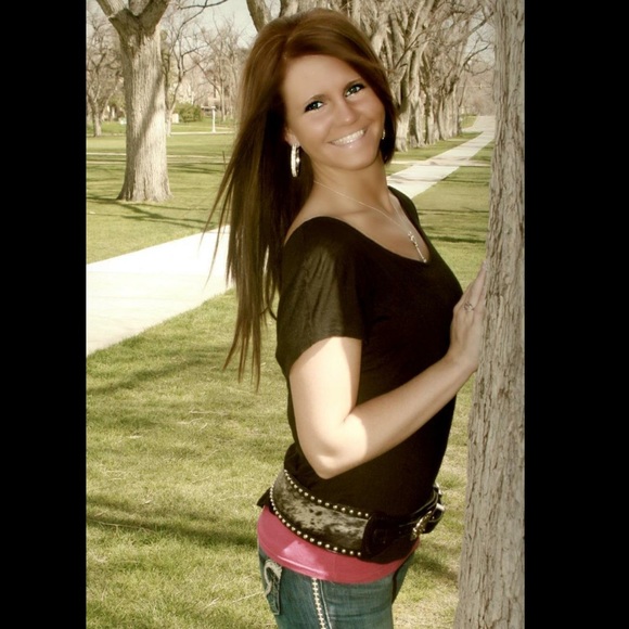 I'm hosting my first Posh Mark party!!!! Tuesday - Picture 4 of 4