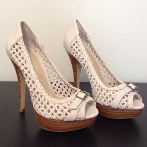 💥MMARO Clear out!💥 ALDO woven leather heels!