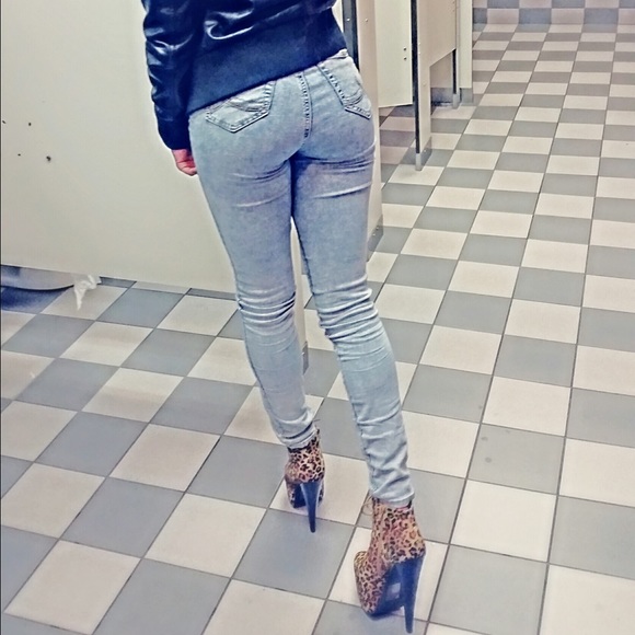 Gorgeous leopard heels