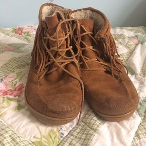 Minnetonka Suede boots, 8