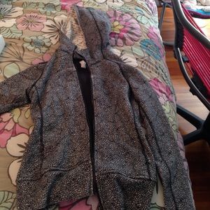 lightly warn lu lu lemon sweat shirt