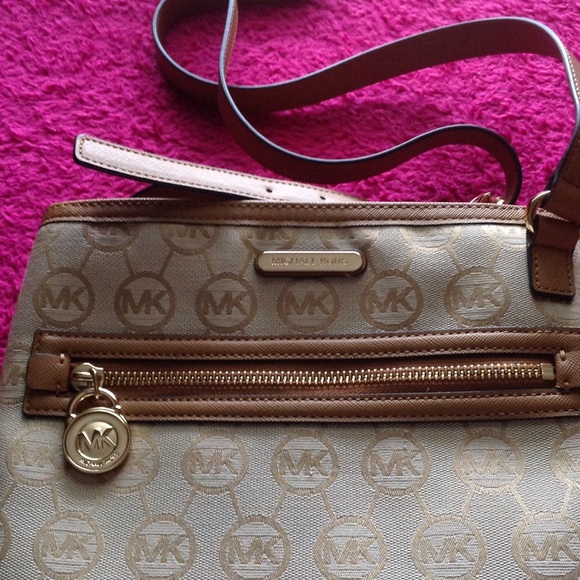 MICHAEL KORS TAN CROSSBODY - Picture 2 of 4