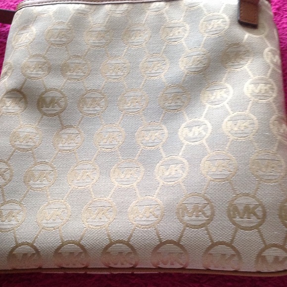 MICHAEL KORS TAN CROSSBODY - Picture 3 of 4