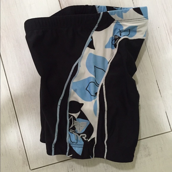 TYR tri shorts