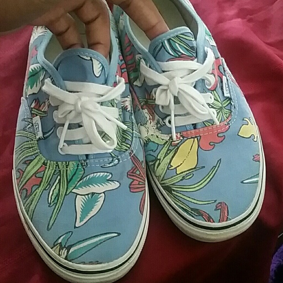 Vans - Picture 2 of 3