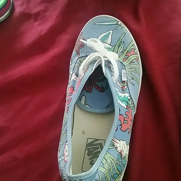 Vans - Picture 3 of 3