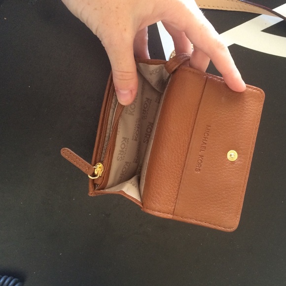 Brown Leather Michael Kors wallet - Picture 2 of 2