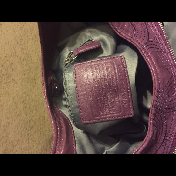 Authentic Coach purse - Picture 3 of 4