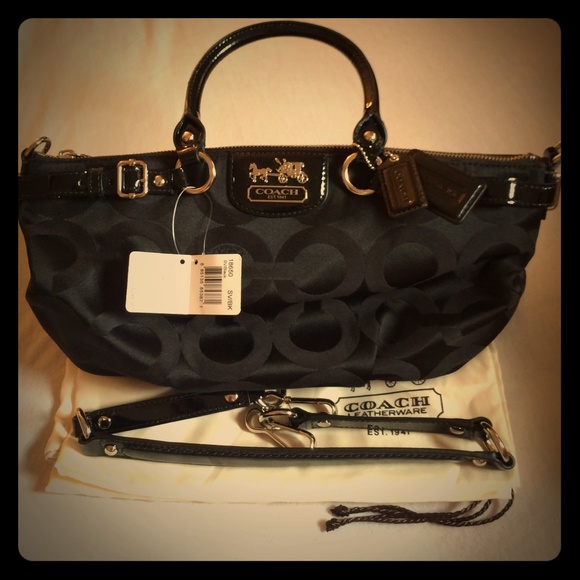 Coach purse Brand new. never wear.