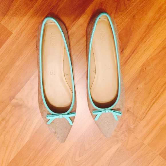 Joe Fresh tan w/mint green accents flats.