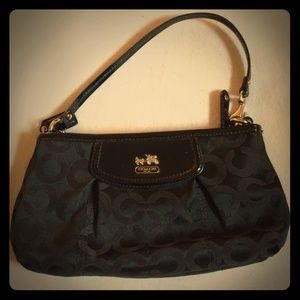 Like new. Coach clutch.