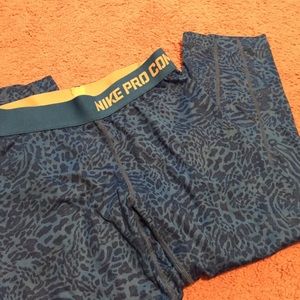 Nike Pro Combat Capri Leggings
