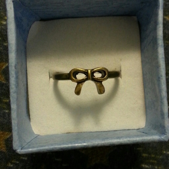 Antique bronze look bow ring sizes 7 & 8 - Picture 3 of 4