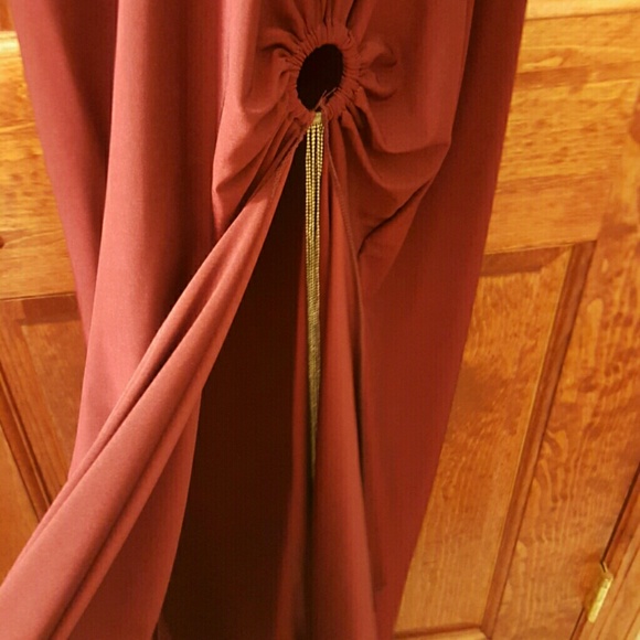 Beautiful form fitting .wine colored dress .halter - Picture 1 of 3