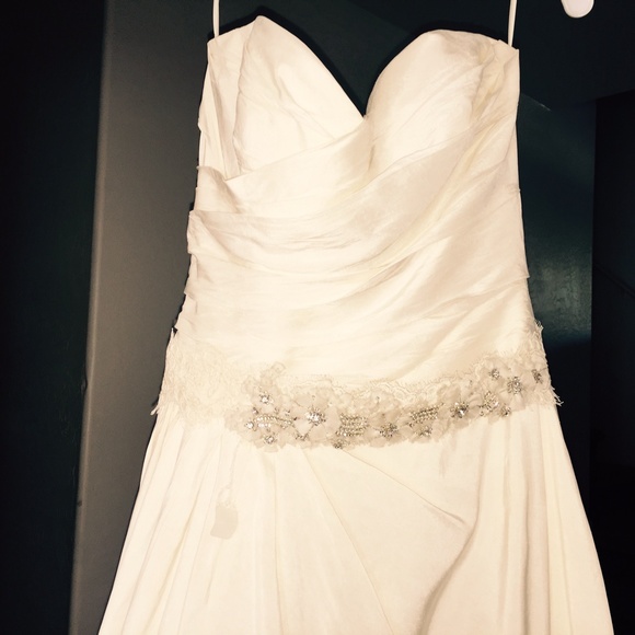 Paloma Blanca wedding dress. Style 4165