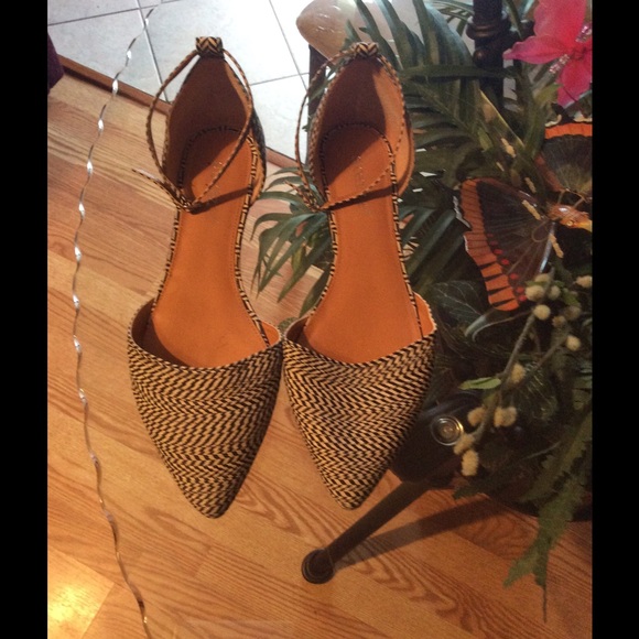 Zebra print striped flats