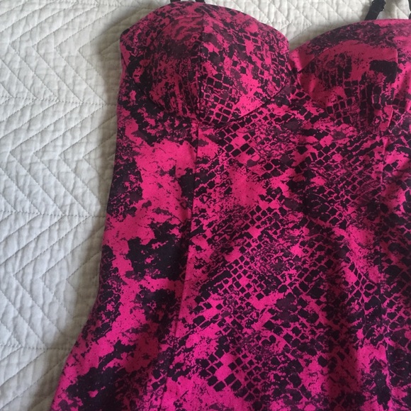 Guess Printed Pattern Dress - Picture 2 of 3