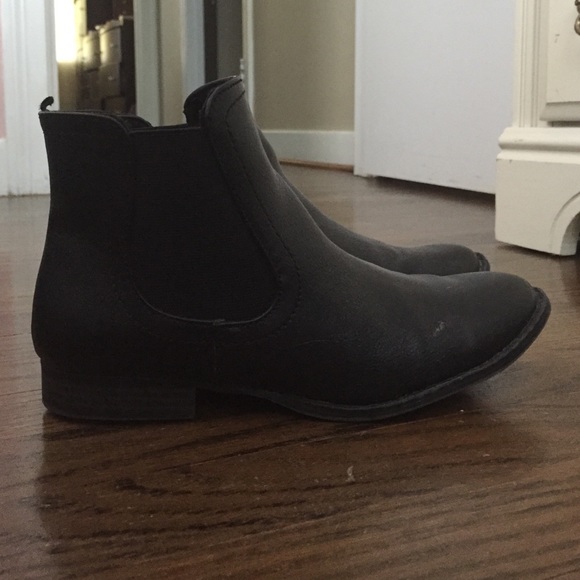 Black Chelsea Boots