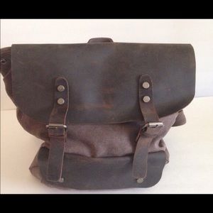 Brown unisex leather bag