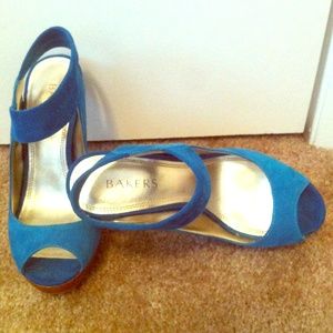 Closet Clearout!! Bakers Peep Toe Heels!!