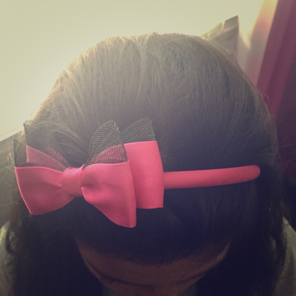 Pink bow head band. - Picture 1 of 2