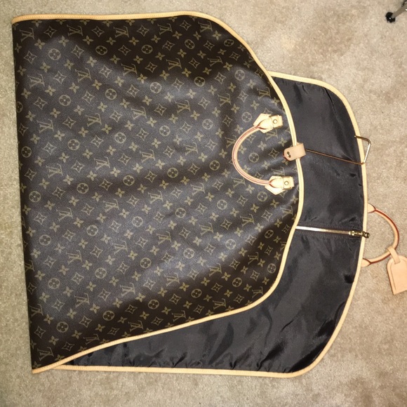 NEW AUTHENTIC  Louis Vuitton Travel Garment Cover.