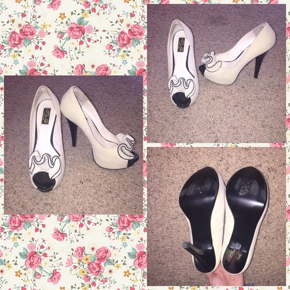 Ruffle Open toed ruffle Pin Up couture pumps