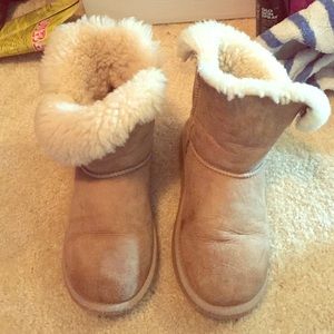 Ugg short Bailey button