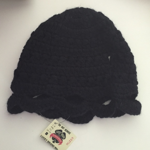 Black skull cap.