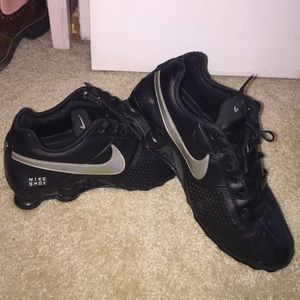 Black/grey Nike shox