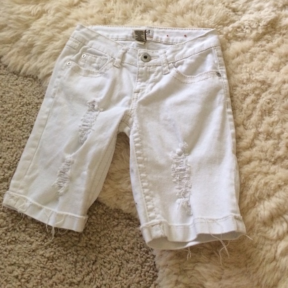 White distressed jean shorts