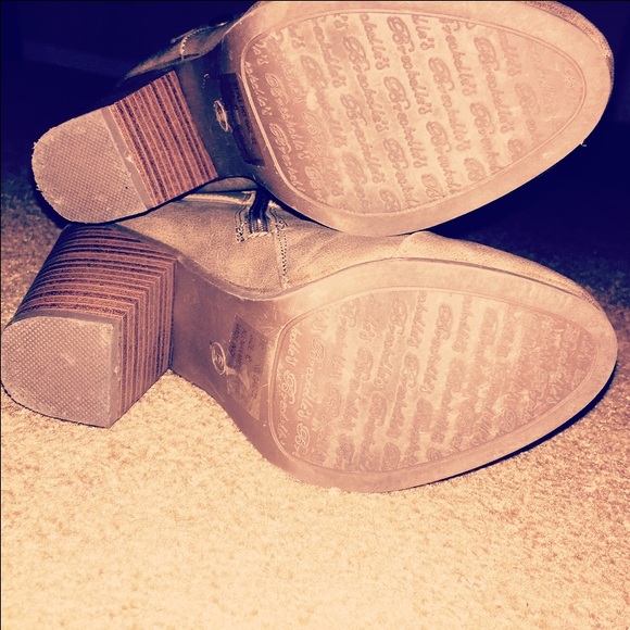 Gorgeous boots - Picture 2 of 2