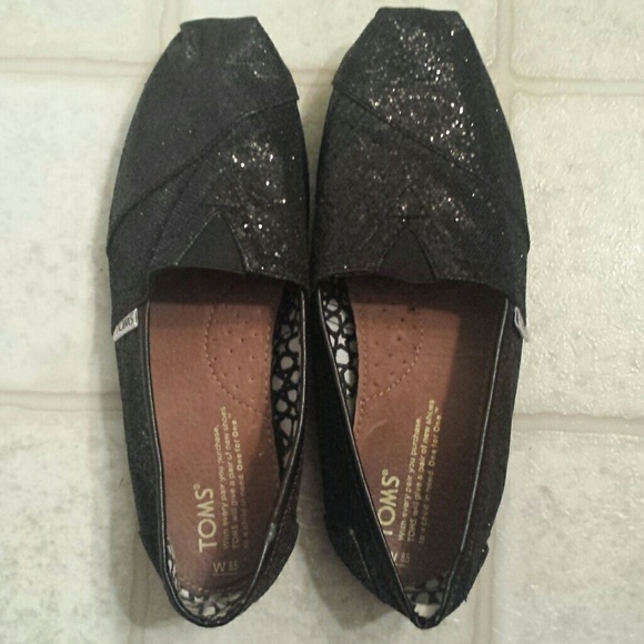 Like New women's TOMS