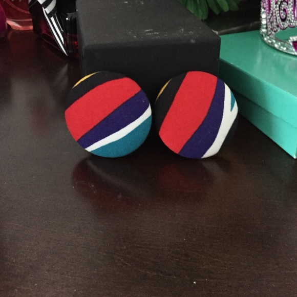 Button earrings 😝