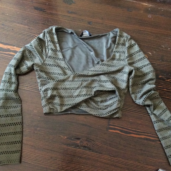 Bebe wrap front crop olive green s