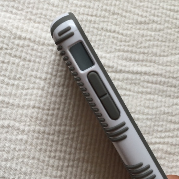 iPhone 5c speck case - Picture 2 of 2