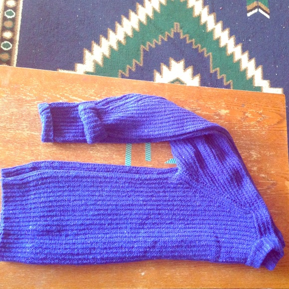 Chunky blue knit sweater