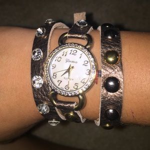 Adjustable wrap around watch