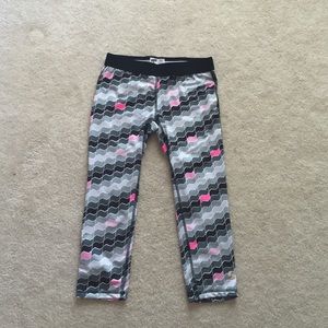 Soffe dri printed capris!
