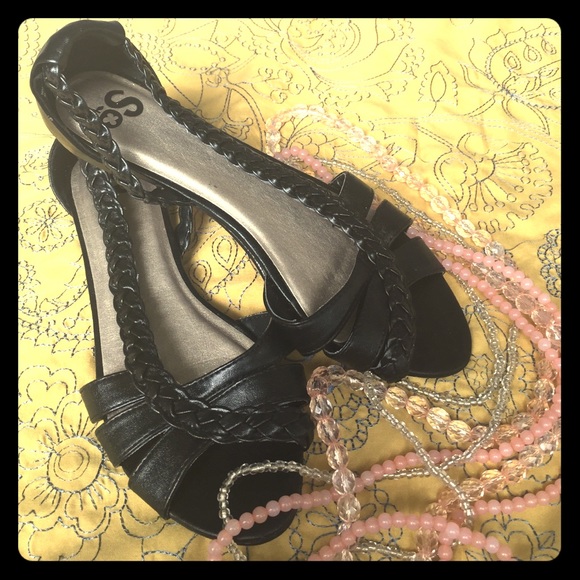 Black flats with side braid 😍