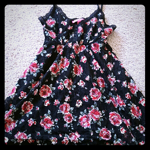Black floral pattern and laced dress - Picture 1 of 3