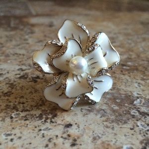 Beautiful adjustable flower ring