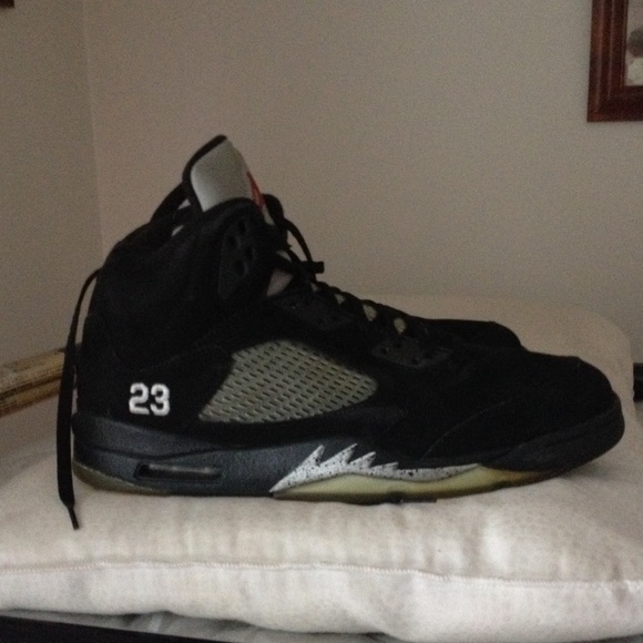 Black metallic Air Jordan 5's *AUTHENTIC*