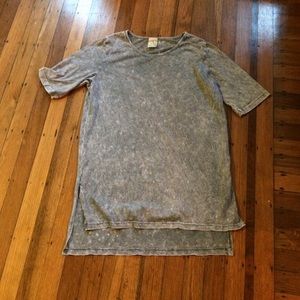 "Worn-looking" shirt