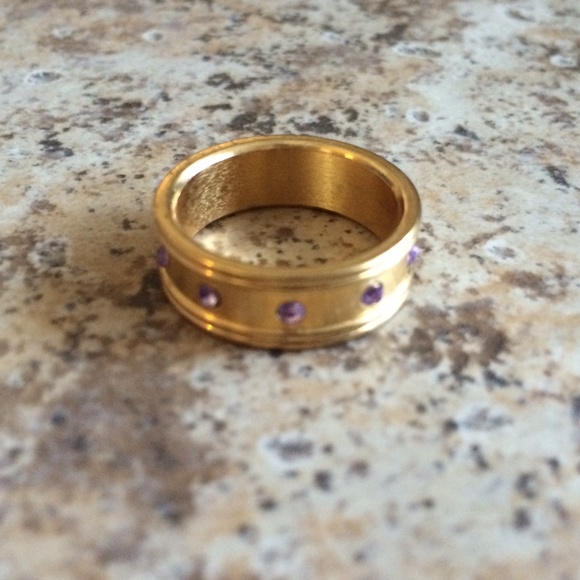 Cute gold ring with pink stones