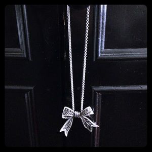 Bow Necklace