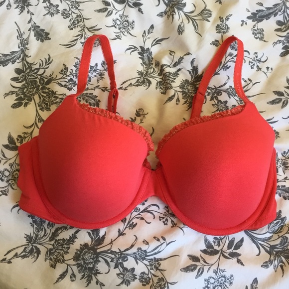 38D Victoria Secret bra