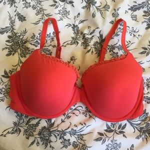 38D Victoria Secret bra