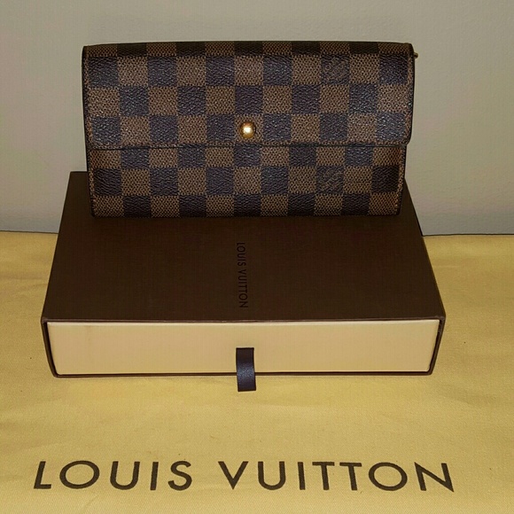🚫SOLD Louis vuitton Sarah wallet. No trades.